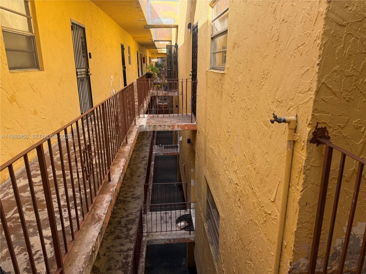 1555 W 44th Pl, Unit 305, Hialeah, FL 33012 Photo