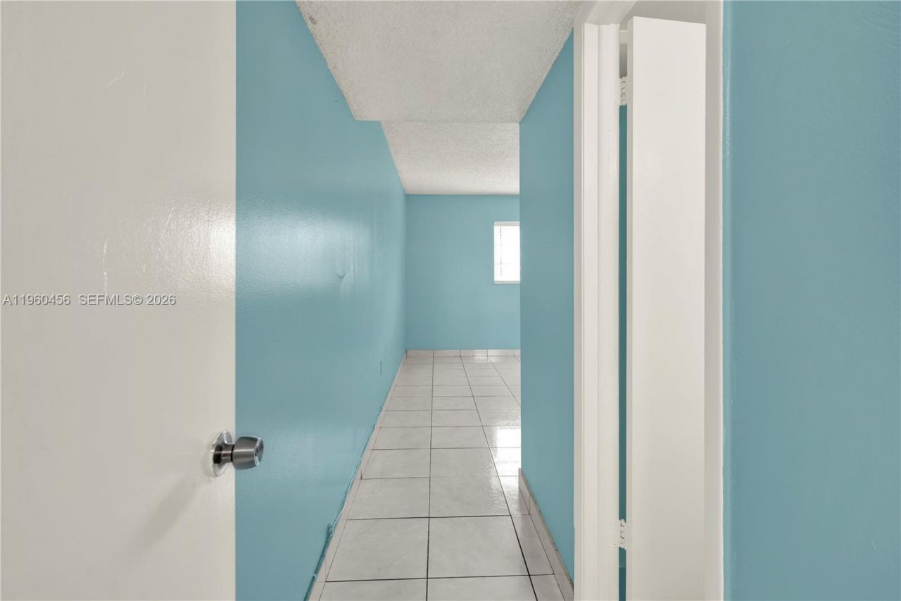 1555 W 44th Pl, Unit 305, Hialeah, FL 33012 Photo