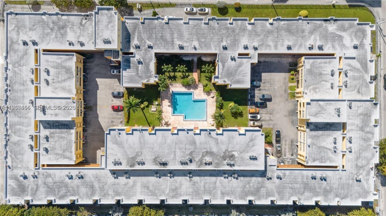 1555 W 44th Pl , Unit 305, Hialeah, FL 33012 Photo