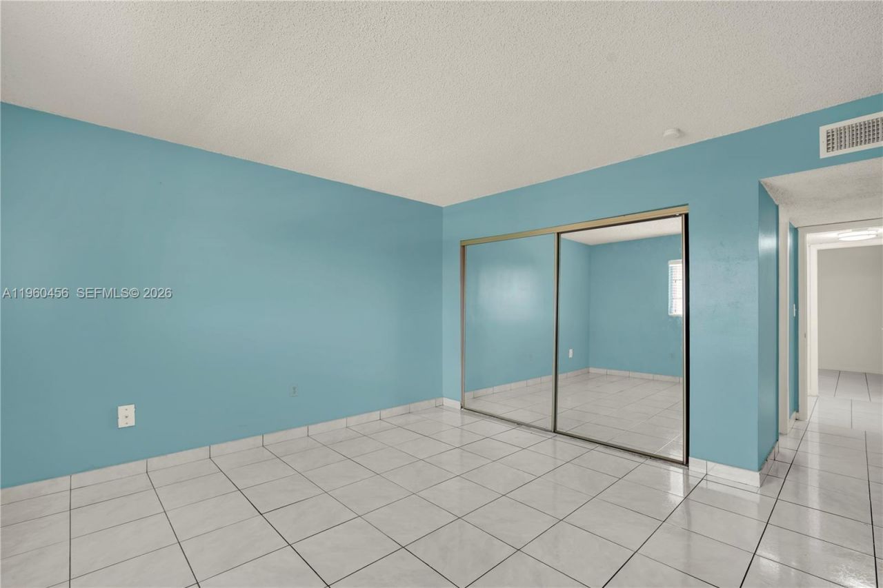 1555 W 44th Pl, Unit 305, Hialeah, FL 33012 Photo