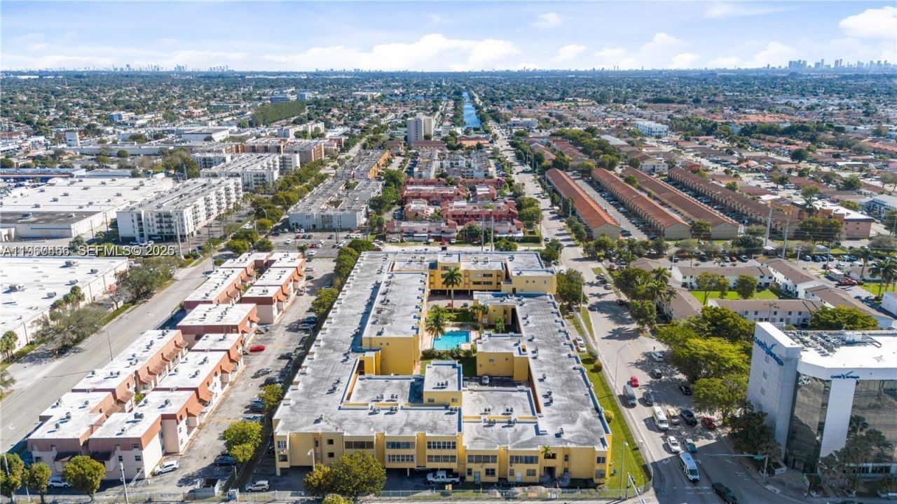 1555 W 44th Pl , Unit 305, Hialeah, FL 33012 Photo