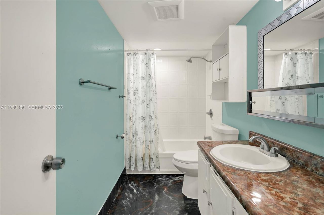 1555 W 44th Pl, Unit 305, Hialeah, FL 33012 Photo