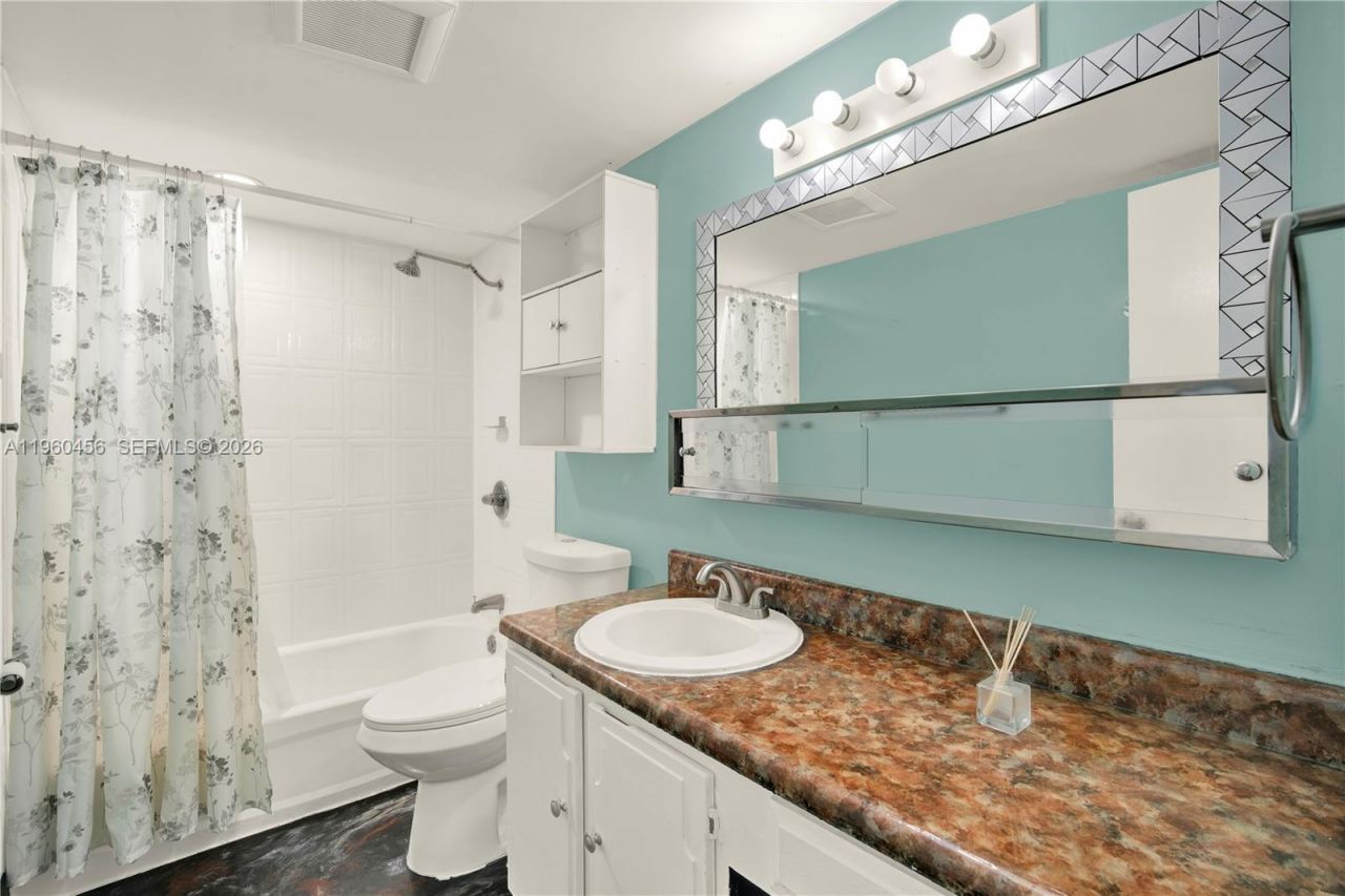 1555 W 44th Pl, Unit 305, Hialeah, FL 33012 Photo