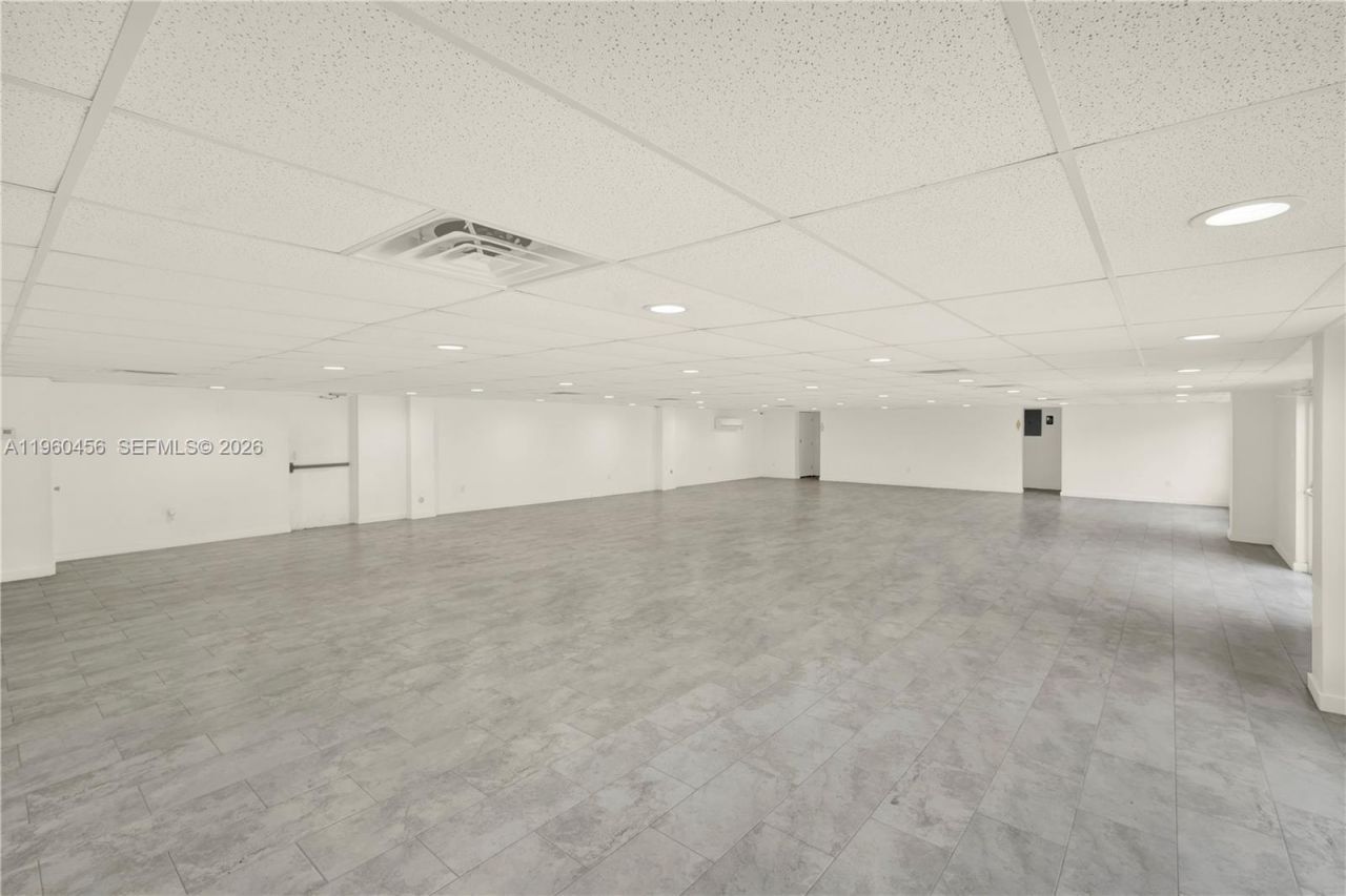 1555 W 44th Pl, Unit 305, Hialeah, FL 33012 Photo