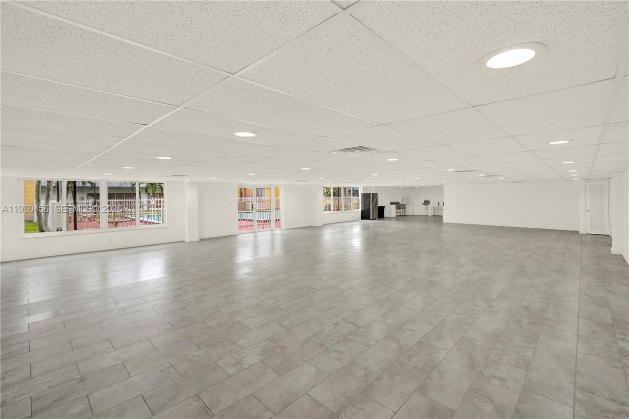 1555 W 44th Pl, Unit 305, Hialeah, FL 33012 Photo