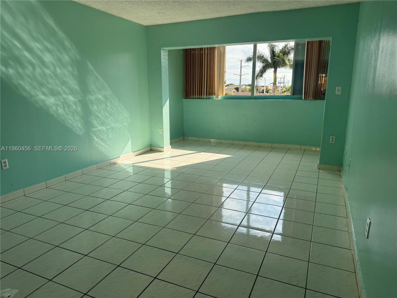 1555 W 44th Pl, Unit 305, Hialeah, FL 33012 Photo