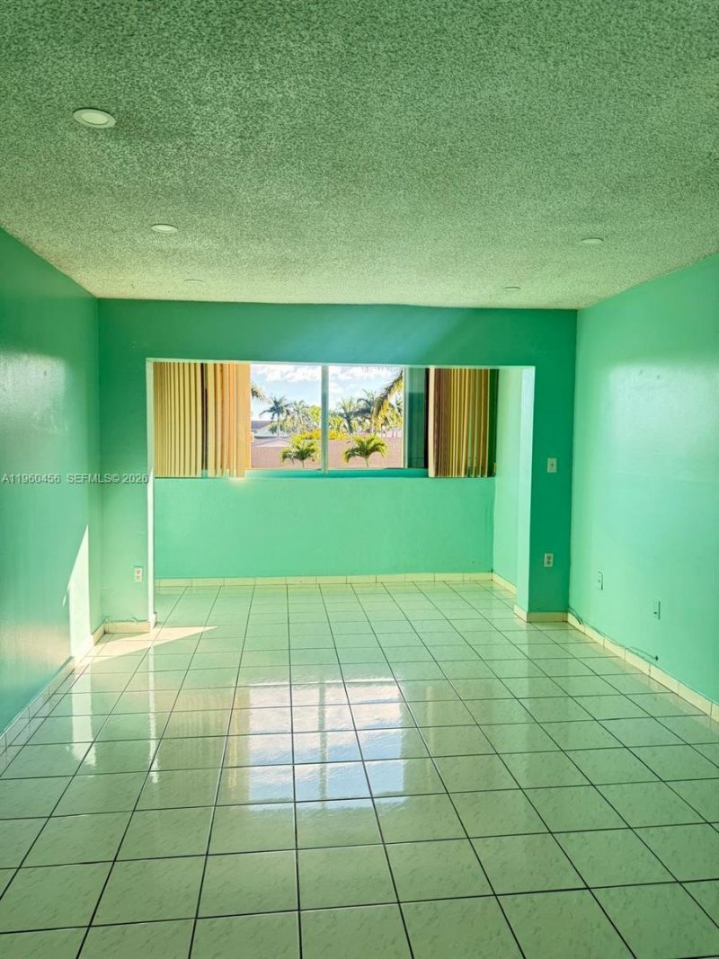 1555 W 44th Pl , Unit 305, Hialeah, FL 33012 Photo