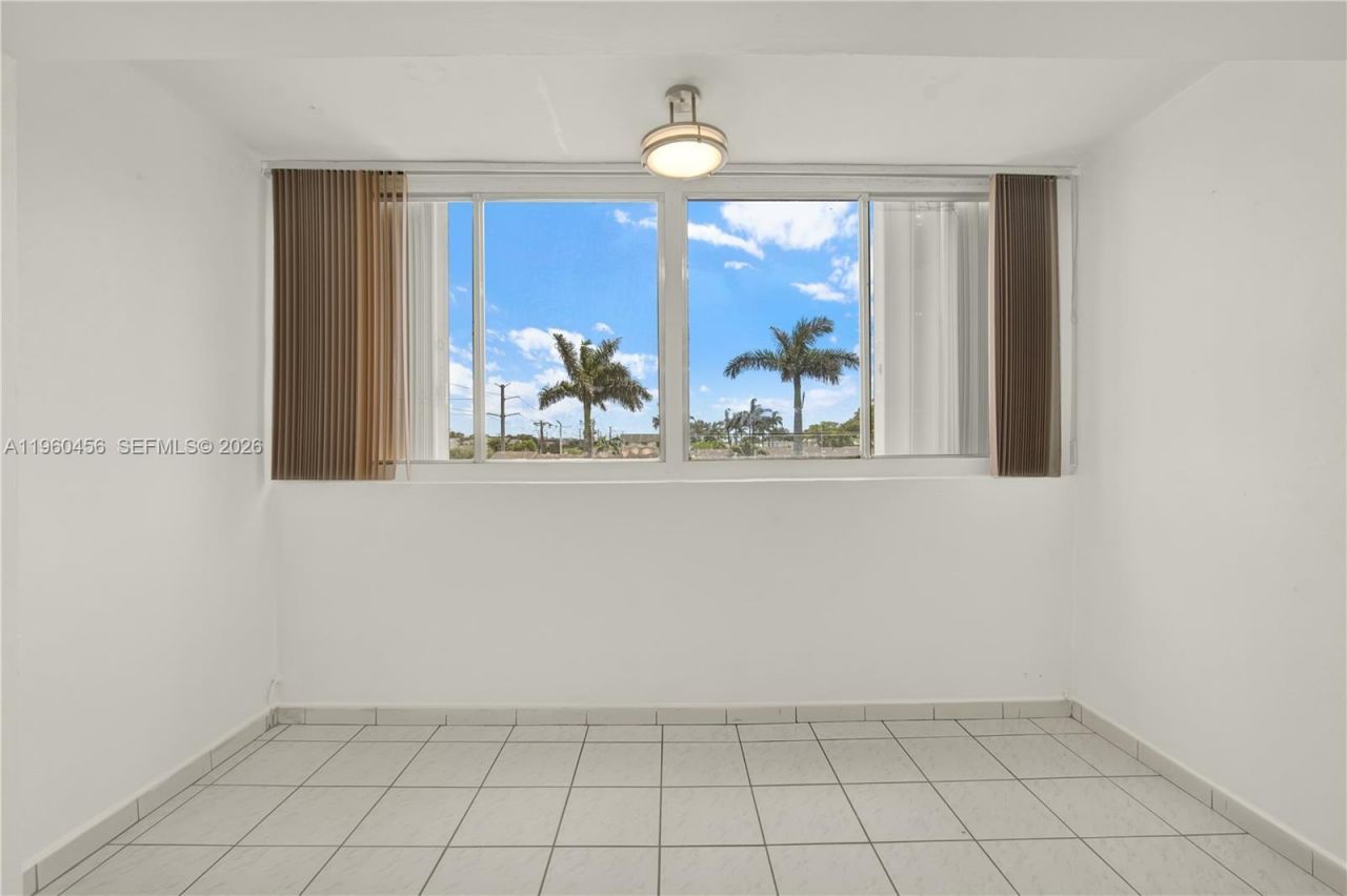 1555 W 44th Pl, Unit 305, Hialeah, FL 33012 Photo