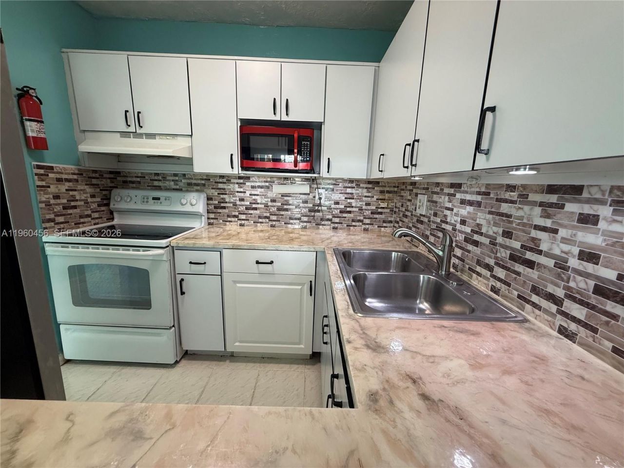 1555 W 44th Pl, Unit 305, Hialeah, FL 33012 Photo