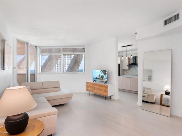 300 S Pointe Dr , Unit 907, Miami Beach, FL 33139