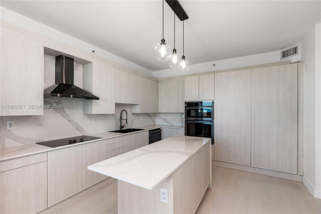 300 S Pointe Dr, Unit 907, Miami Beach, FL 33139 Photo