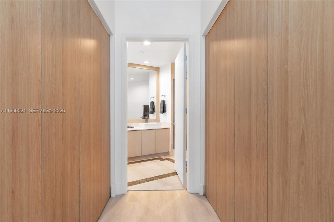 300 S Pointe Dr, Unit 907, Miami Beach, FL 33139 Photo