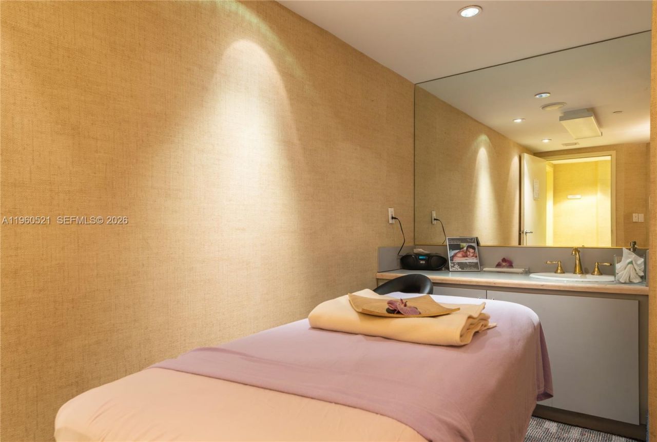 300 S Pointe Dr, Unit 907, Miami Beach, FL 33139 Photo