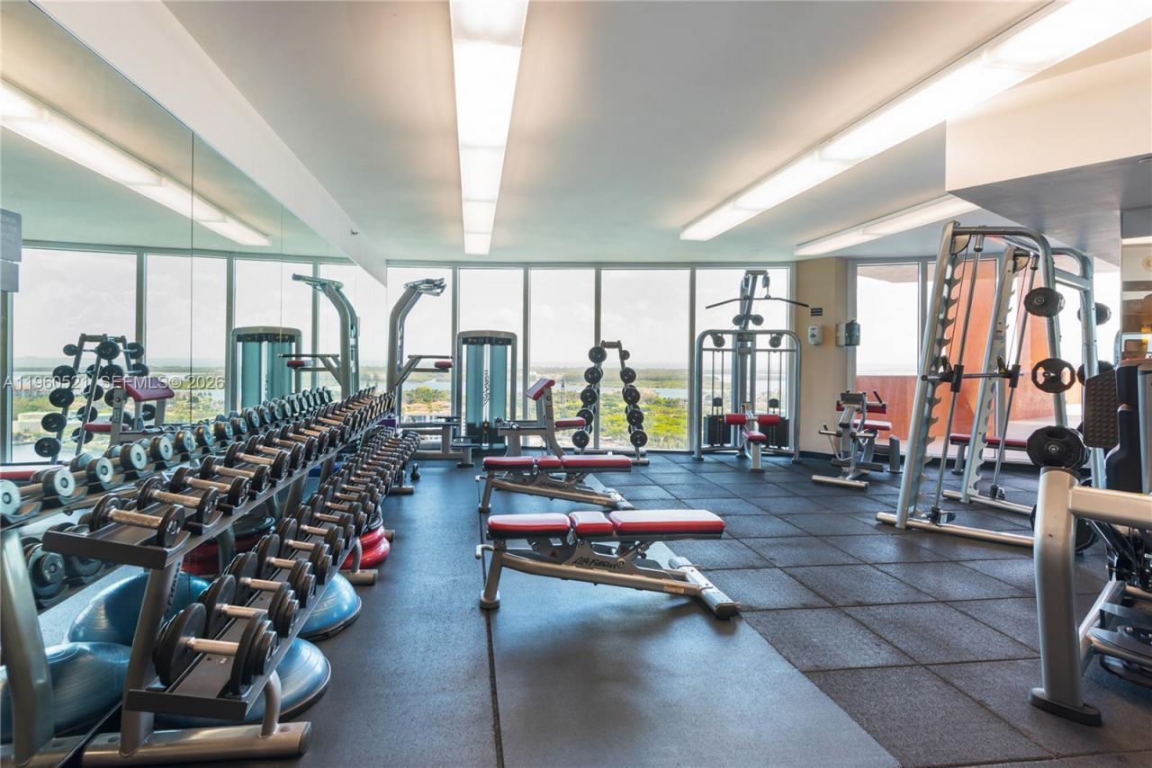 300 S Pointe Dr, Unit 907, Miami Beach, FL 33139 Photo