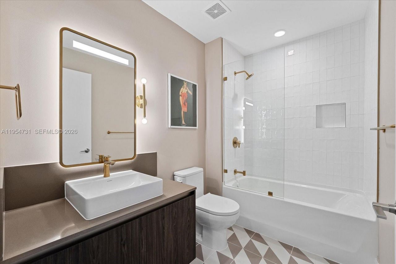 159 NE 6th St , Unit 4815, Miami, FL 33132 Photo