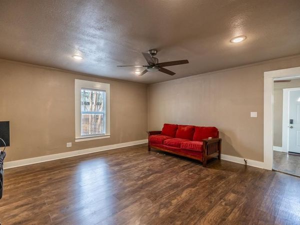 203 W Purdom Avenue, Alvarado, TX 76009