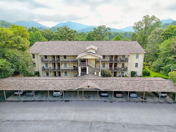 300 Ginger Creek Lane, Unit 203, Clayton, GA 30525