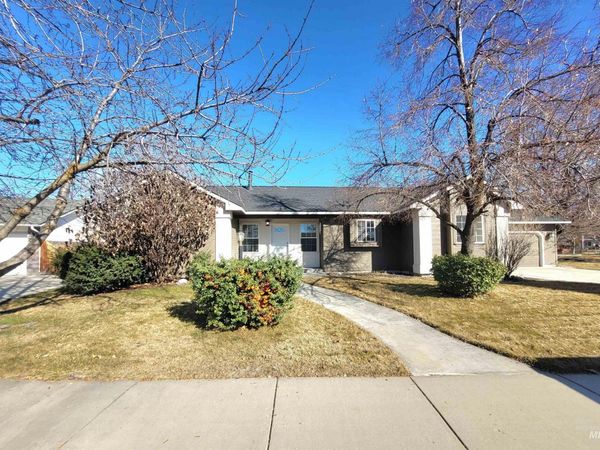 904 W Loon St, Meridian, ID 83642