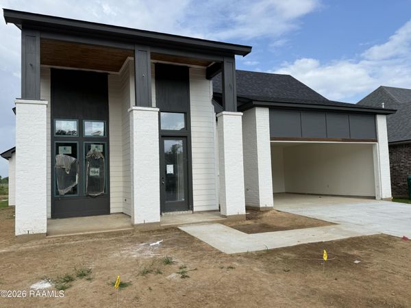 104 Fountain Meadow Drive, Broussard, LA 70518