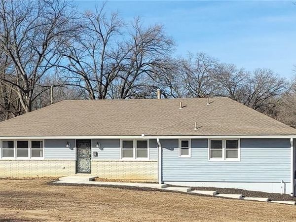 1208 E Red Bridge Road, Kansas City, MO 64131