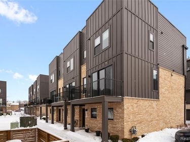 1049 Hampton Circle, Detroit, MI 48207