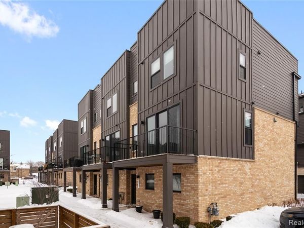 1049 Hampton Circle, Detroit, MI 48207