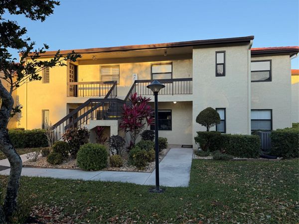 21217 Lago Circle, Unit 6-J, Boca Raton, FL 33433