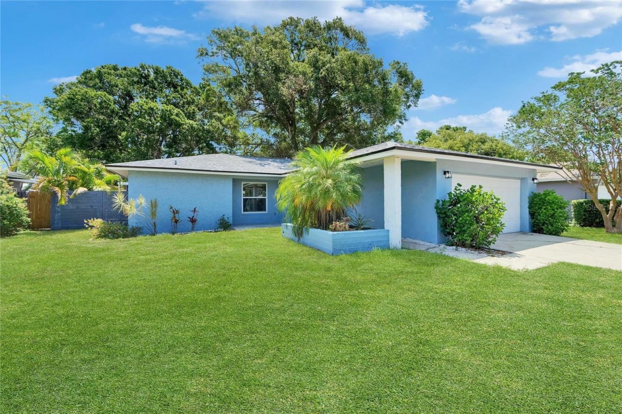 2552 Bramblewood Drive W, Clearwater, FL 33763 Main Photo