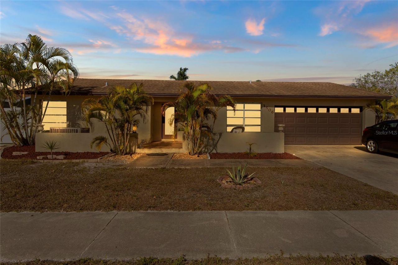 3506 33rd Avenue W, Bradenton, FL 34205 Main Photo