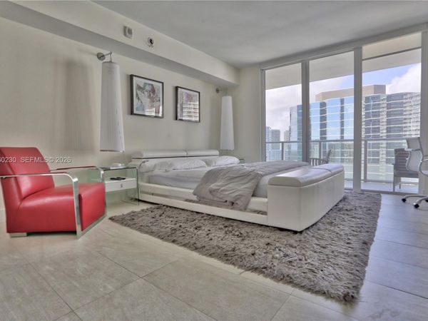 1300 Brickell Bay Dr, Unit 2700, Miami, FL 33131