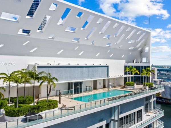 1300 Brickell Bay Dr, Unit 2700, Miami, FL 33131