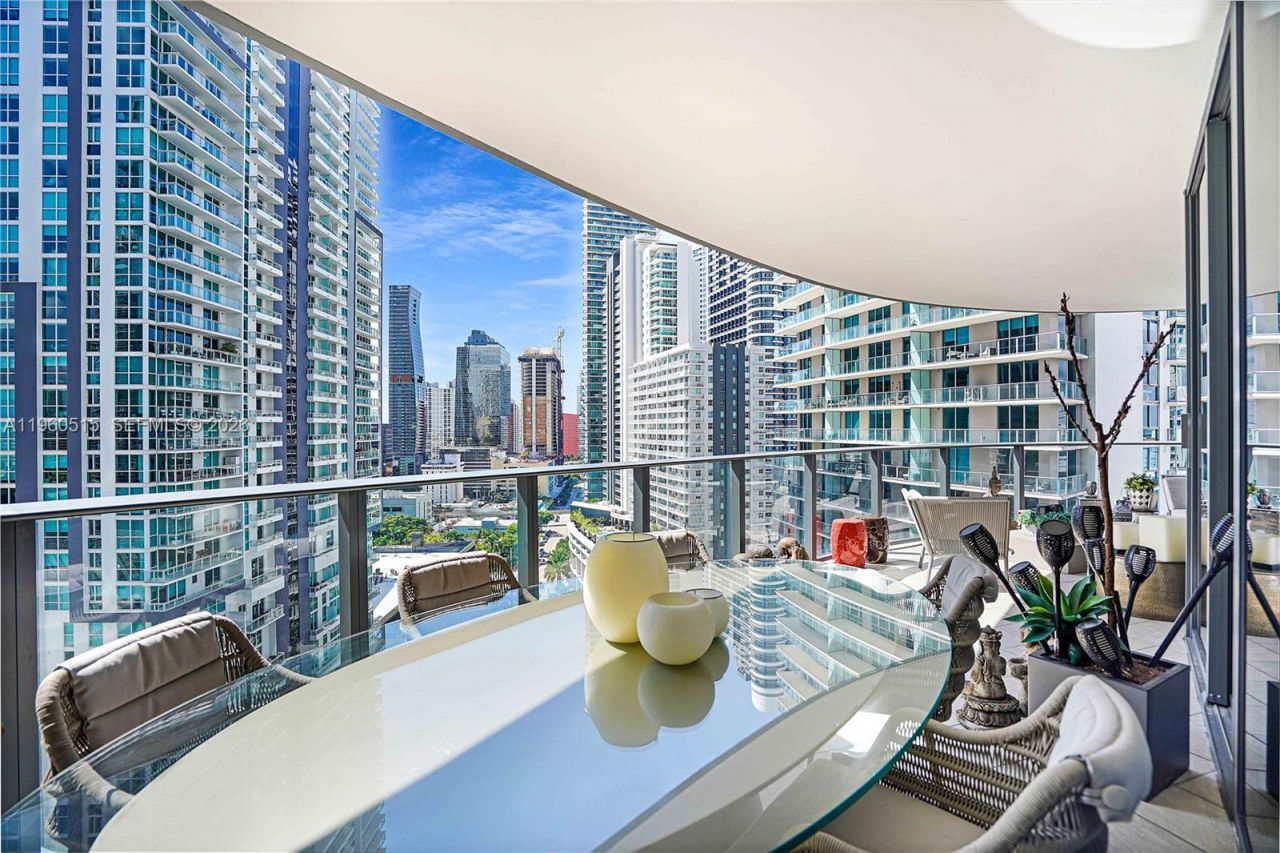 1000 Brickell Plz , Unit 1902, Miami, FL 33131 Photo