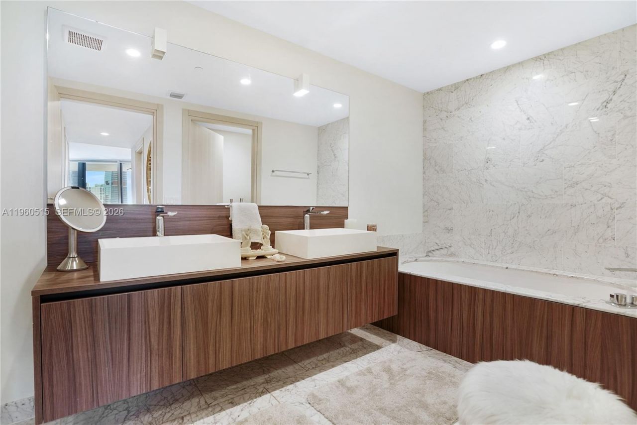 1000 Brickell Plz , Unit 1902, Miami, FL 33131 Photo