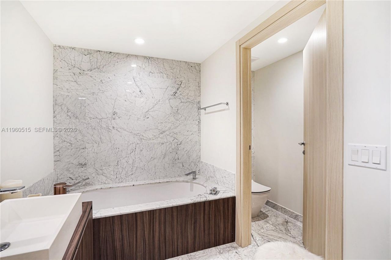 1000 Brickell Plz , Unit 1902, Miami, FL 33131 Photo