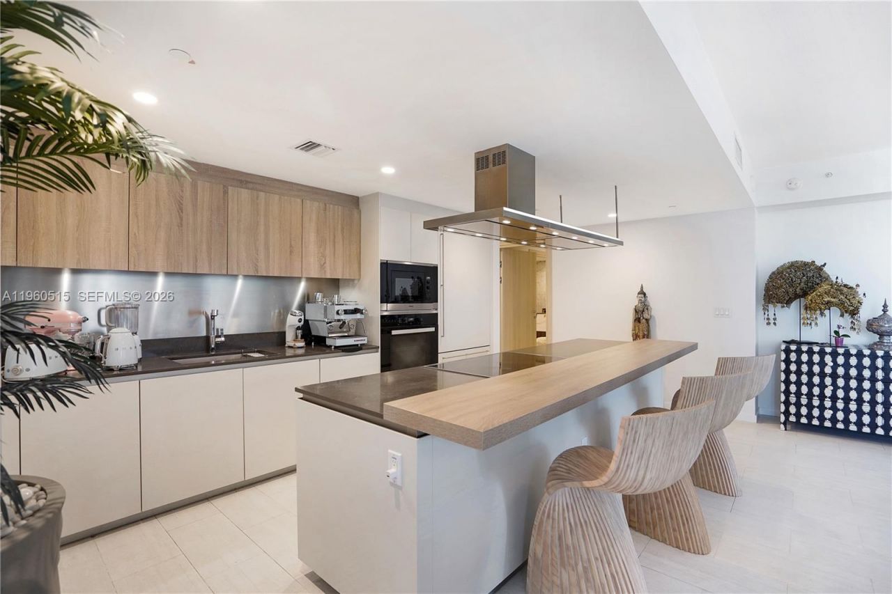 1000 Brickell Plz , Unit 1902, Miami, FL 33131 Photo