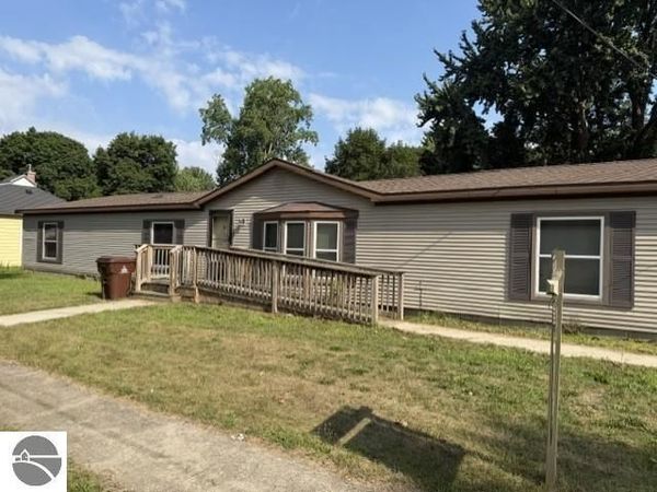 147 Elm Street E, Elsie, MI 48831