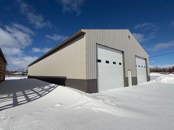 5605 Commerce Boulevard, Indian River, MI 49749