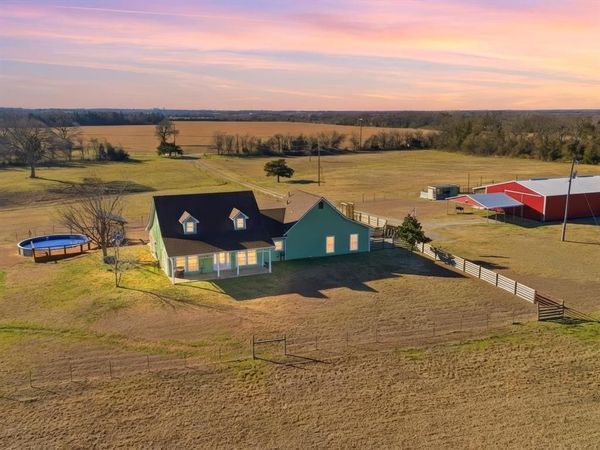 643 CR 2992, Windom, TX 75492