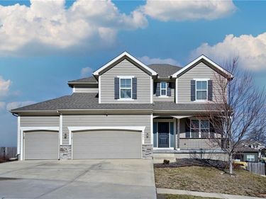 1001 SE Forest Ridge Court, Blue Springs, MO 64014