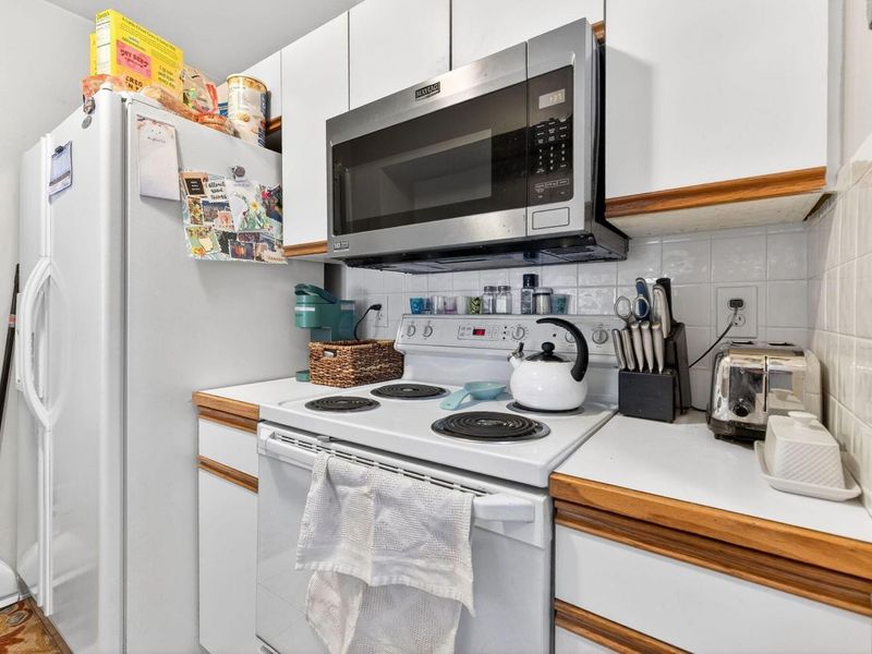 2071 Tamarin Drive, Unit 9C, Columbus, OH 43235 Photo 11