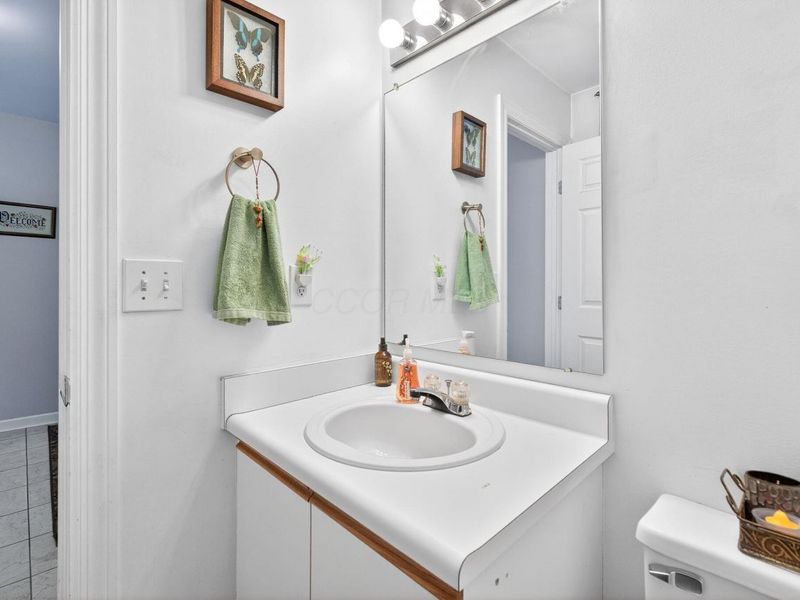 2071 Tamarin Drive, Unit 9C, Columbus, OH 43235 Photo 14