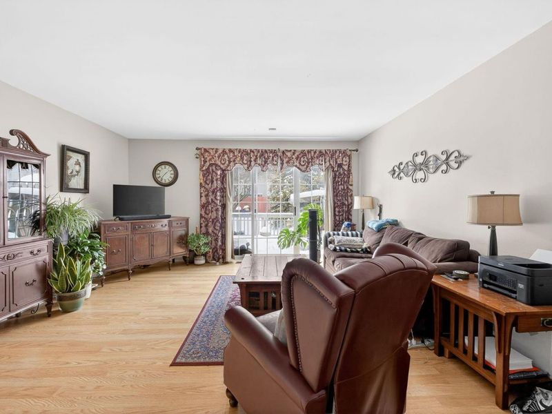 2071 Tamarin Drive, Unit 9C, Columbus, OH 43235 Photo 4