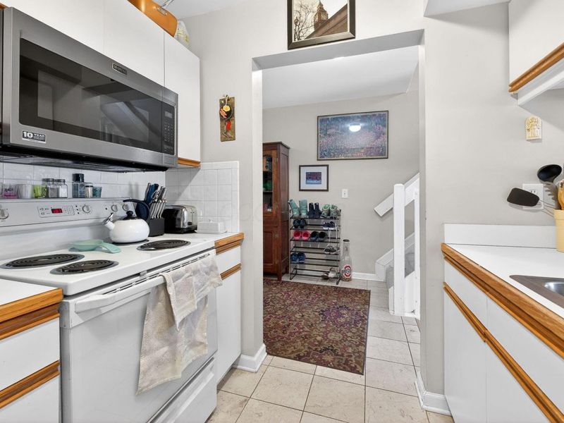 2071 Tamarin Drive, Unit 9C, Columbus, OH 43235 Photo 9