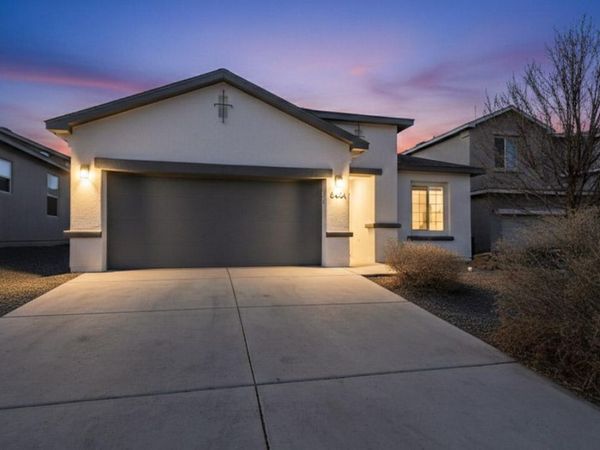 6404 Red Falcon Drive NE, Rio Rancho, NM 87144