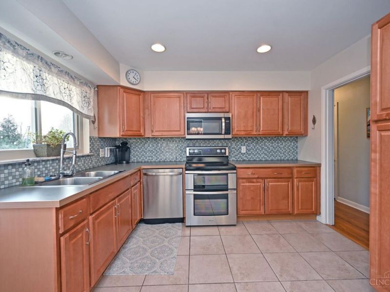 7311 Timberknoll Drive, Sycamore Township, OH 45242 Photo 10