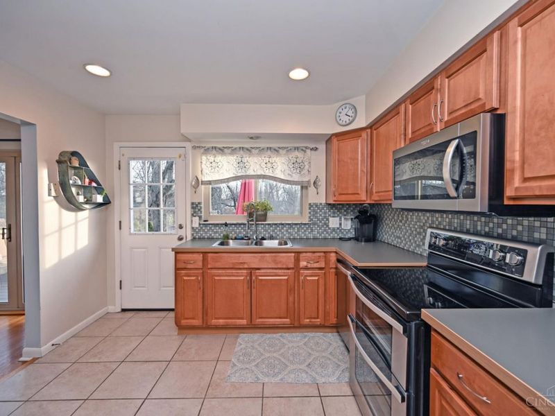 7311 Timberknoll Drive, Sycamore Township, OH 45242 Photo 12