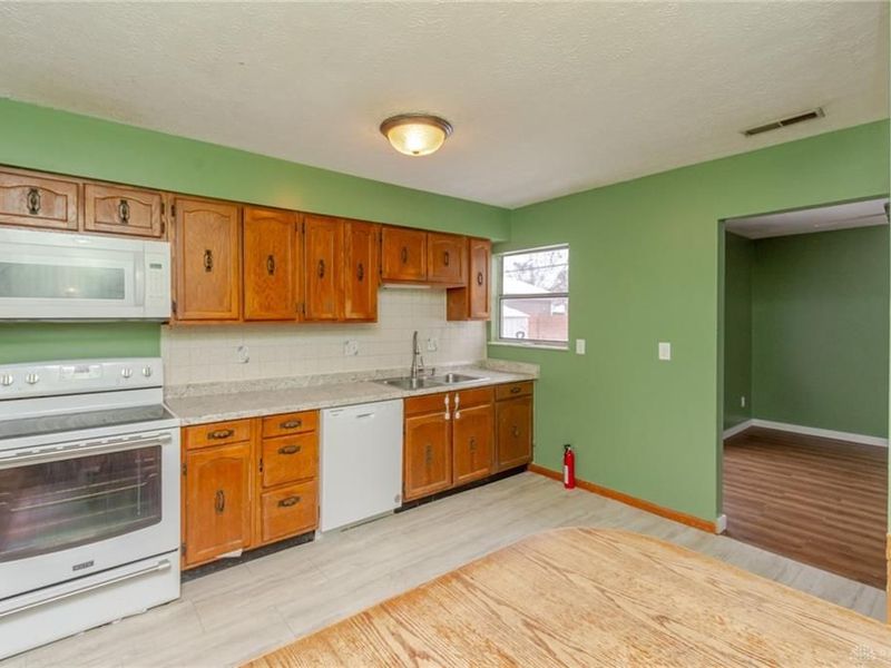 38 Lindway Drive, Fairborn, OH 45324 Photo 7