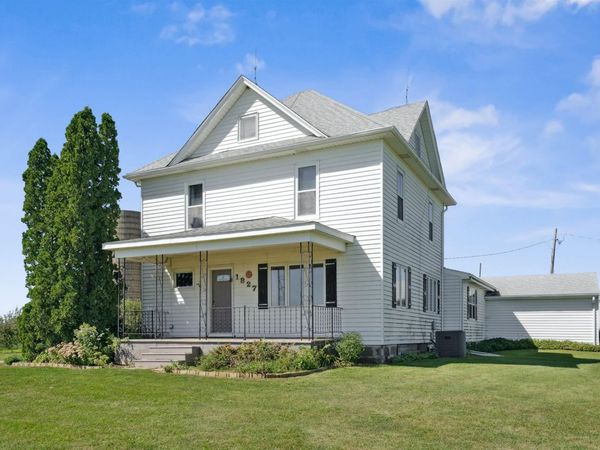 1827 N Pilot Grove , Dunkerton, IA 50626