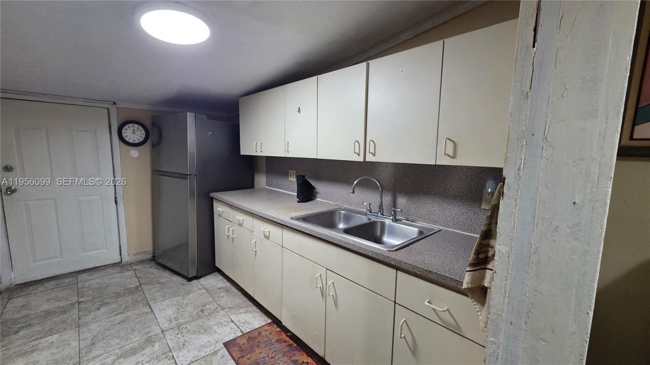 2764 NW 31st St, Miami, FL 33142 Photo