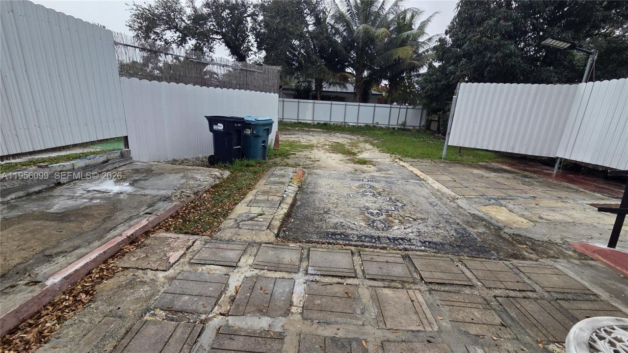 2764 NW 31st St, Miami, FL 33142 Photo